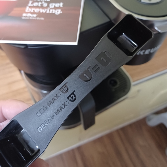 KEURIG coffee maker with carafe and K-pod double feature(Last one) - Picture 7 of 9